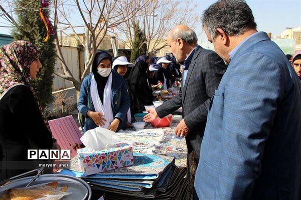 برگزاری جشنواره و بازارچه خلاقیت و هنرهای دستی دانش آموزان یزد