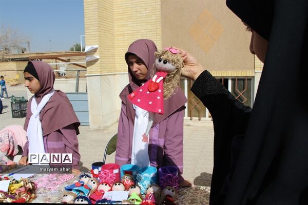برگزاری جشنواره و بازارچه خلاقیت و هنرهای دستی دانش آموزان یزد