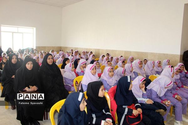 برگزاری مراسم جشن تکلیف 300 دانش‌آموز مدارس دخترانه منطقه خزل شهرستان نهاوند