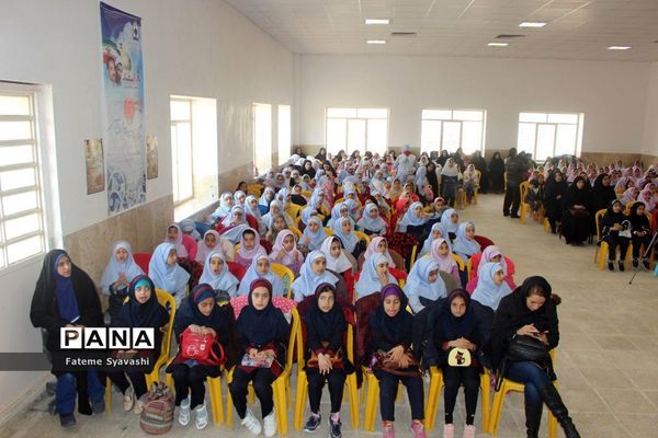 برگزاری مراسم جشن تکلیف 300 دانش‌آموز مدارس دخترانه منطقه خزل شهرستان نهاوند