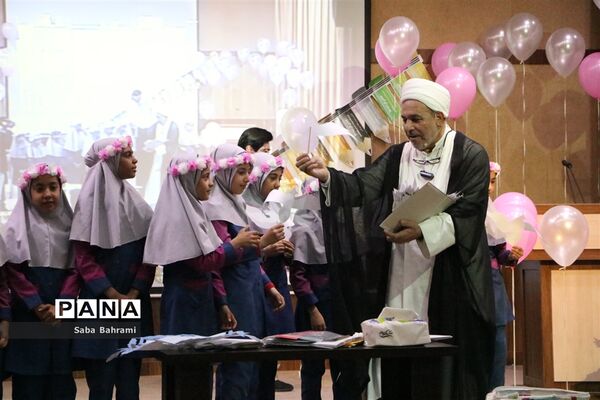 برگزاری مراسم جشن عبادت دانش‌آموزان دبستان سعادت در شهرقدس