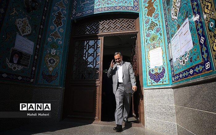 بازدید وزیر آموزش و پرورش  از موسسه خاتم النبیین مدرسه باقرالعلوم آیت الله العظمی وحید خراسانی