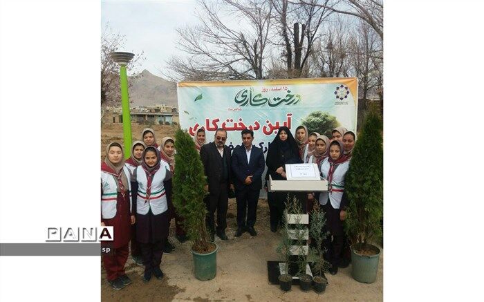 رسم دیرینه درختکاری همچنان پا بر جا است ۰۰۰