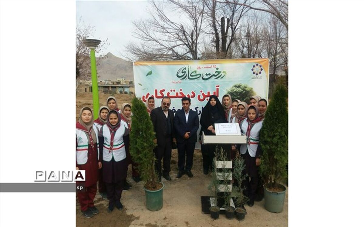رسم دیرینه درختکاری همچنان پا بر جا است ۰۰۰