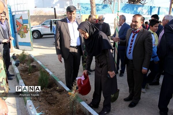 برگزاری آیین روز درختکاری در دبستان شهید رجایی سمنان