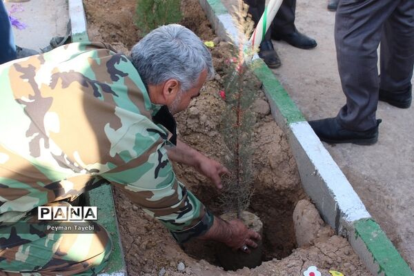 برگزاری آیین روز درختکاری در دبستان شهید رجایی سمنان