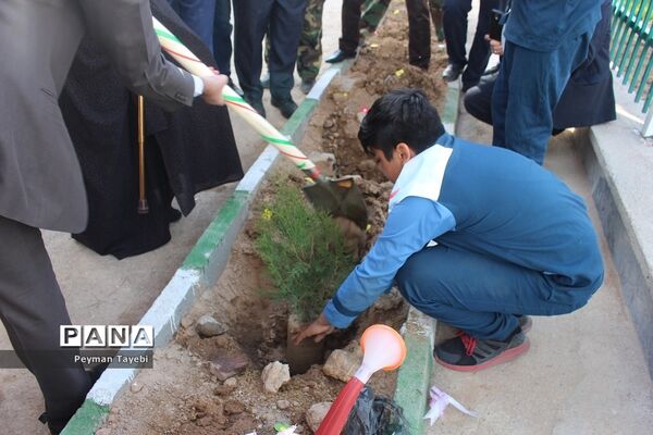 برگزاری آیین روز درختکاری در دبستان شهید رجایی سمنان
