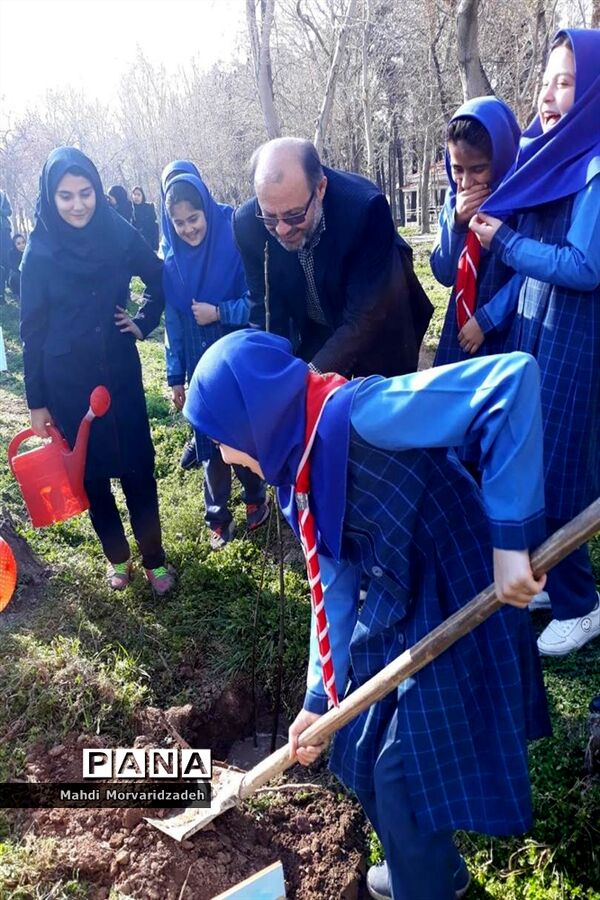 آیین درختکاری و نیکوکاری در ناحیه یک ری