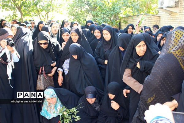 تشییع پیکر سه شهید گمنام در بوشهر-1