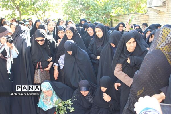 تشییع پیکر سه شهید گمنام در بوشهر-1