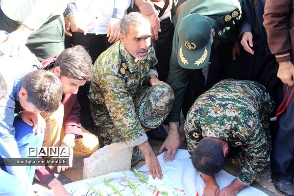 تشییع پیکر سه شهید گمنام در بوشهر-2