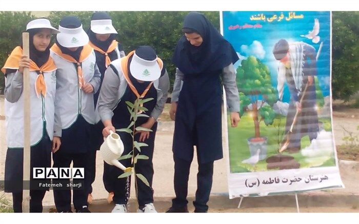 آیین روز درختکاری(هفته منابع طبیعی) در مدارس  امیدیه برگزار شد