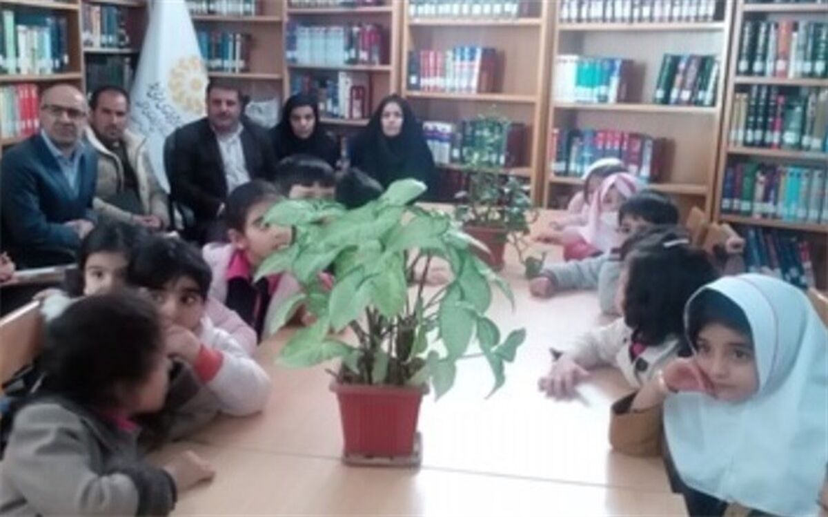 بازدید مدیر آموزش و پرورش سمیرم از کتابخانه استاد حبیب الله فضائلی