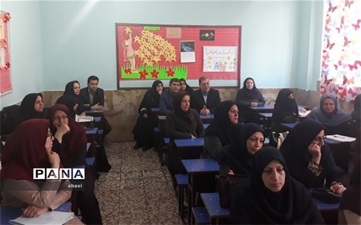 کارگاه هم افزایی آموزگاران  ناحیه 4 کرج برگزار شد