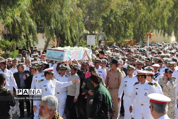 تشییع پیکر پاک  و مطهره شهید گمنام در پایگاه دوم دریایی  بوشهر