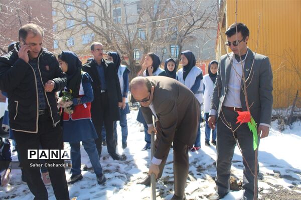 مراسم جشن تولد زمین در مدرسه فرزانگان 2 همدان