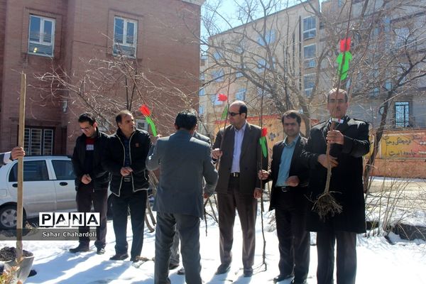 مراسم جشن تولد زمین در مدرسه فرزانگان 2 همدان