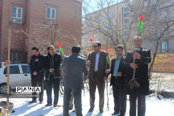 مراسم جشن تولد زمین در مدرسه فرزانگان 2 همدان