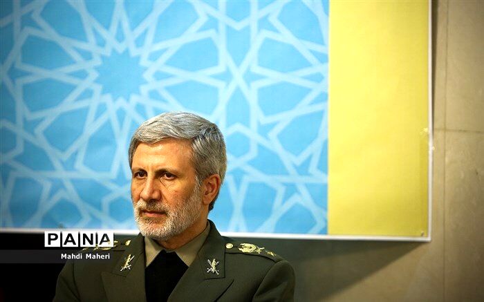 وزیر دفاع: به دنبال تحقق اهداف بلند دفاعی خود خواهیم بود