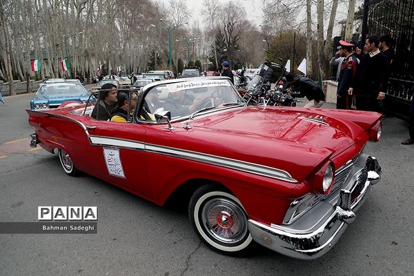 نمایش ماشین‌های تاریخی در کاخ سعد آباد
