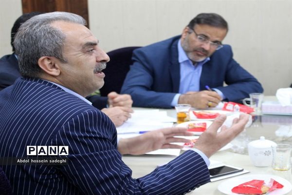 جلسه بررسی فعالیت‌های درآمدزایی سازمان دانش‌آموزی استان بوشهر