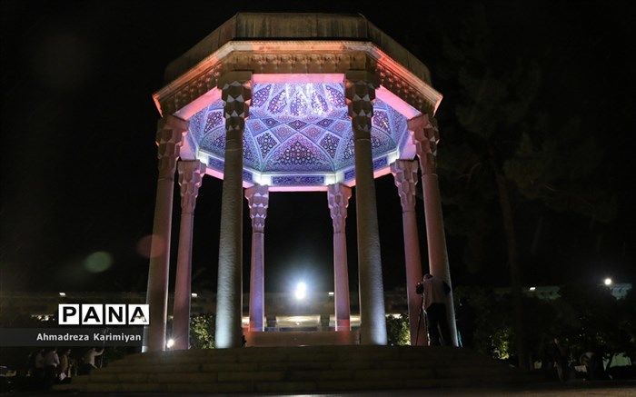 برگزاری مراسم تحویل سال نو؛ در حافظیه شیراز