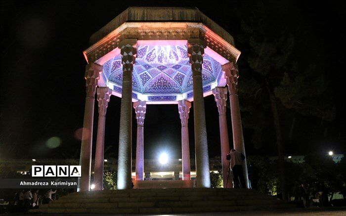 برگزاری مراسم تحویل سال نو؛ در حافظیه شیراز
