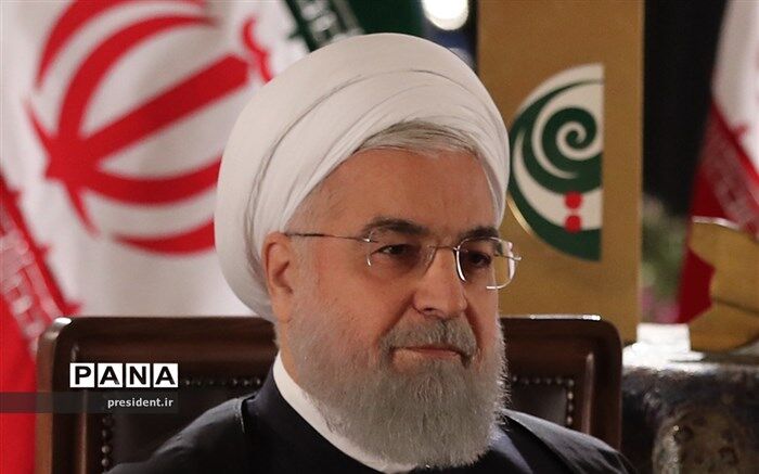 پیامک روحانی به مردم: امیدوارم سال جدید، سال عبور از شرایط سخت فعلی باشد