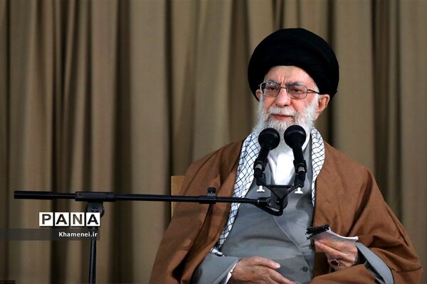 حضور رهبر معظم انقلاب در اجتماع زائران و مجاوران حرم مطهر رضوی