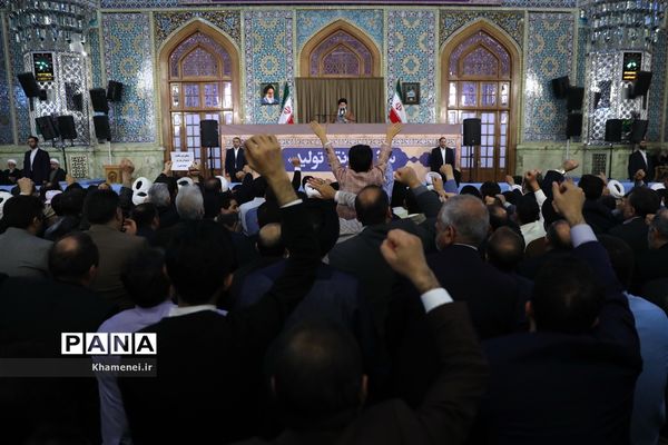حضور رهبر معظم انقلاب در اجتماع زائران و مجاوران حرم مطهر رضوی