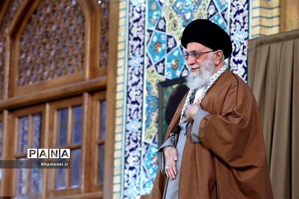 حضور رهبر معظم انقلاب در اجتماع زائران و مجاوران حرم مطهر رضوی