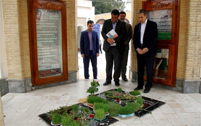 استاندار بوشهر با ادای احترام به شهدای والامقام سال جدید را آغاز کرد