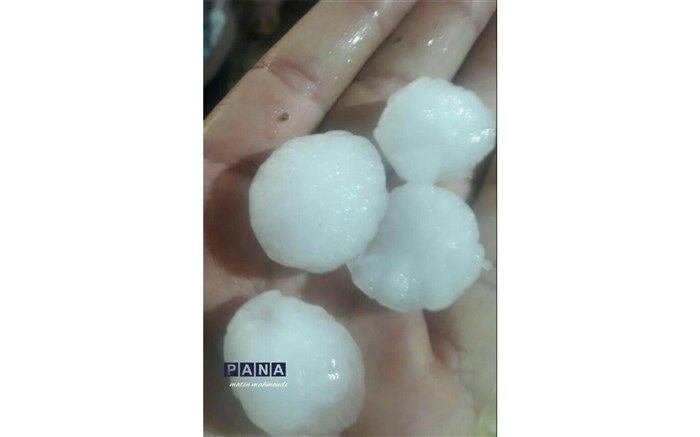 بارش تگرگ در روستاهای  شهرستان روانسر کرمانشاه+تصویر