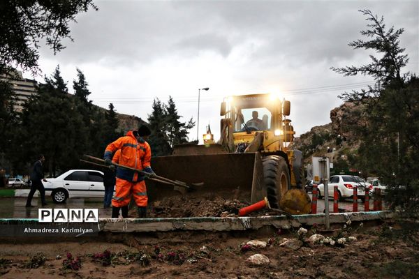 جاری شدن سیل و امدادرسانی در شیراز