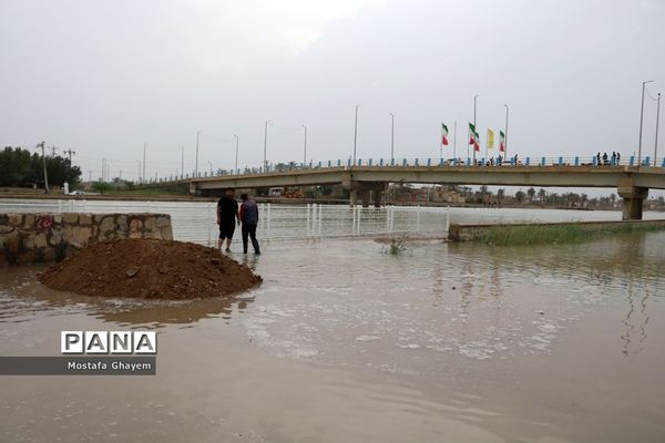 اسکان مسافران نوروزی در اماکن سرپوشیده و اجرا ی عملیات جلوگیری از طغیان رودخانه اروند درآبادان