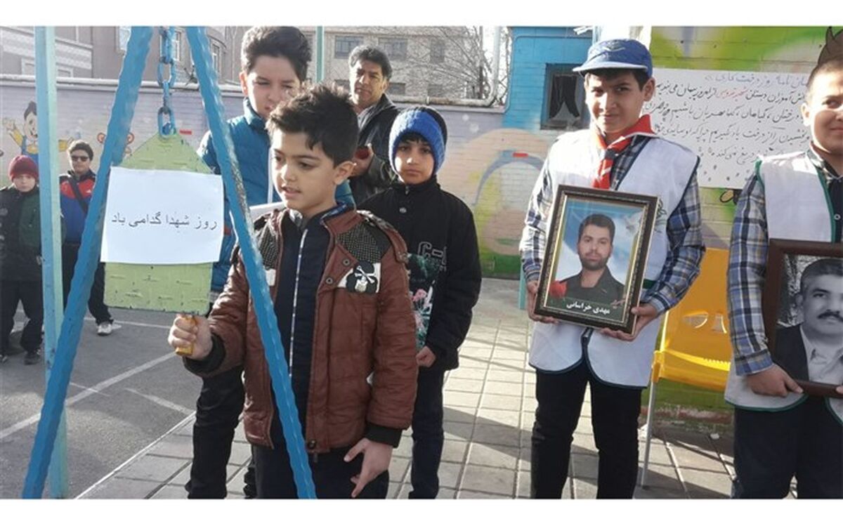 نواخته شدن زنگ یادمان شهدا در مدارس آموزش و پرورش ناحیه دو شهری