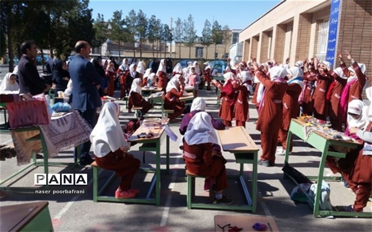 یک روز همراه با مجلات رشد در مدارس شهرستان نایین