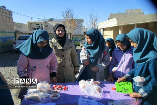 برگزاری جشنواره غذا جهت حمایت از نیازمندان در مدرسه دخترانه شاهد 2 ملایر