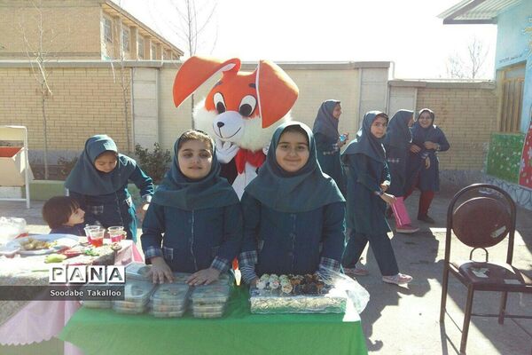 برگزاری جشنواره غذا جهت حمایت از نیازمندان در مدرسه دخترانه شاهد 2 ملایر