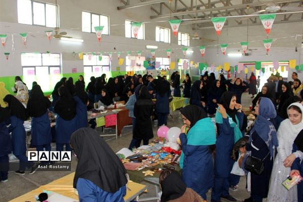 نمایشگاه فن بازار کار و فناوری و دست سازه‌های دانش‌آموزان در بوشهر