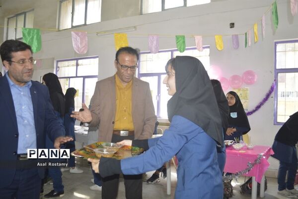 نمایشگاه فن بازار کار و فناوری و دست سازه‌های دانش‌آموزان در بوشهر