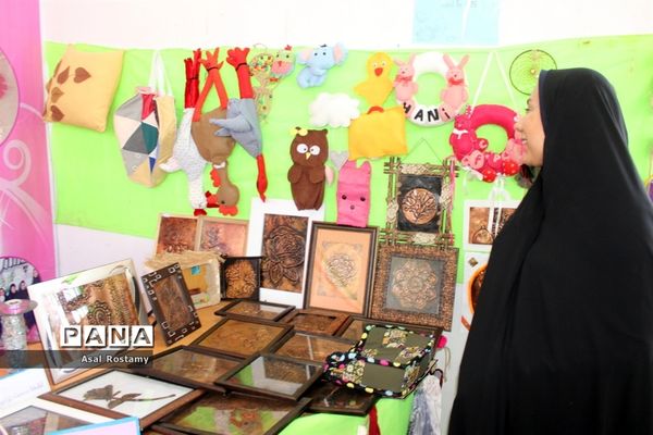 نمایشگاه فن بازار کار و فناوری و دست سازه‌های دانش‌آموزان در بوشهر