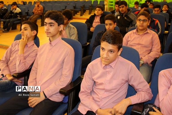 تجلیل از دانش‌آموزان برتر علمی و فرهنگی در بوشهر