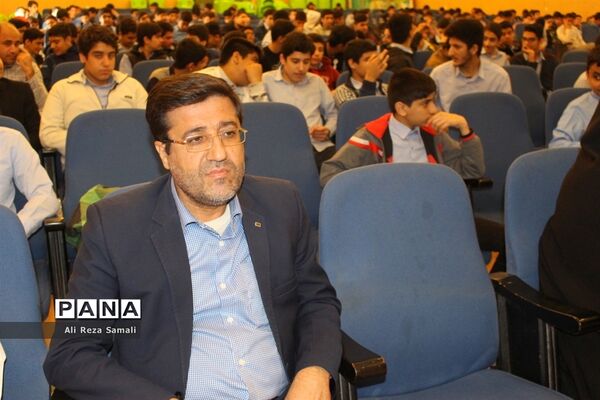 تجلیل از دانش‌آموزان برتر علمی و فرهنگی در بوشهر