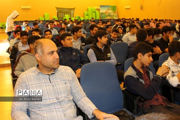 تجلیل از دانش‌آموزان برتر علمی و فرهنگی در بوشهر