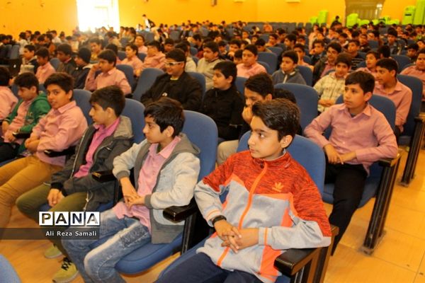 تجلیل از دانش‌آموزان برتر علمی و فرهنگی در بوشهر