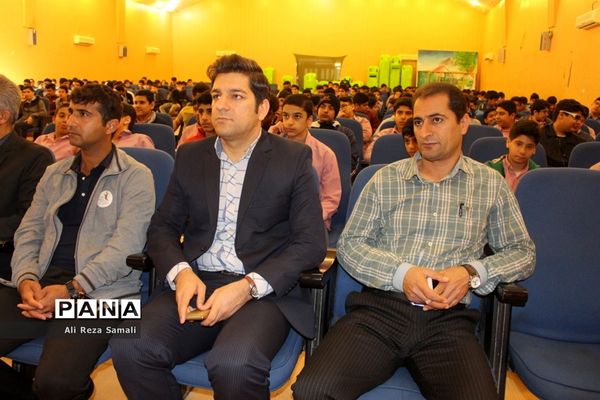 تجلیل از دانش‌آموزان برتر علمی و فرهنگی در بوشهر