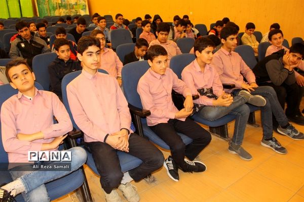 تجلیل از دانش‌آموزان برتر علمی و فرهنگی در بوشهر