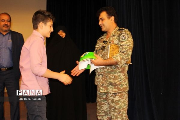 تجلیل از دانش‌آموزان برتر علمی و فرهنگی در بوشهر