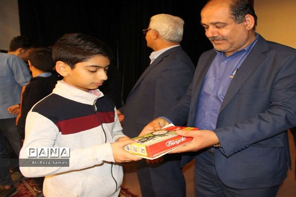 تجلیل از دانش‌آموزان برتر علمی و فرهنگی در بوشهر